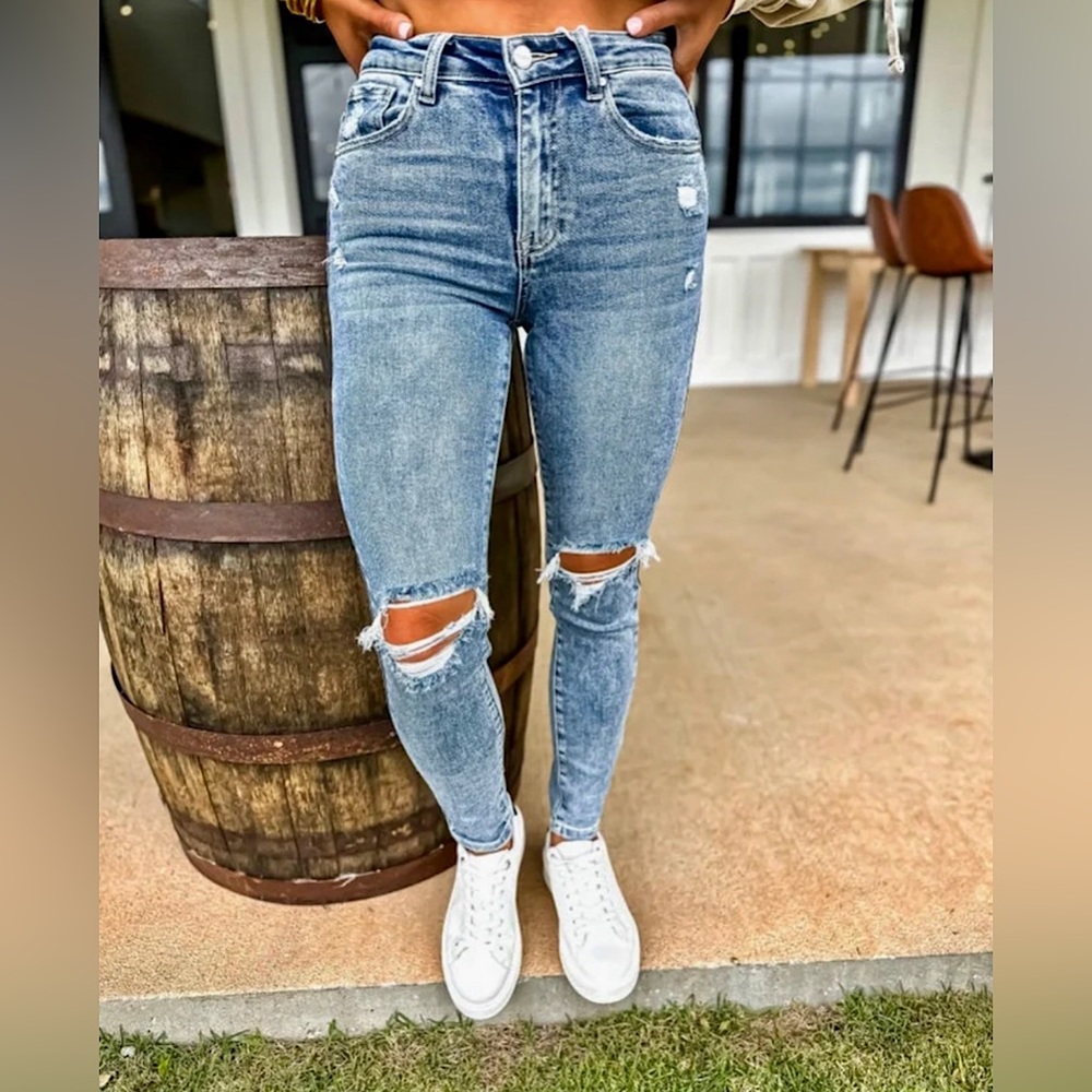 Brand new Risen jeans w/tags! Send me a offer, HAPPY HOLIDAYS :)